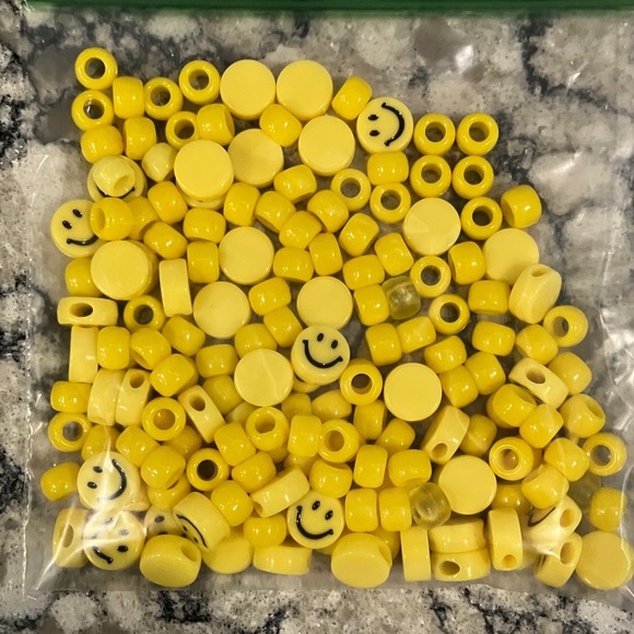 Colorful Pony Bead Assortment for Crafting and Parties - Picture 7 of 13